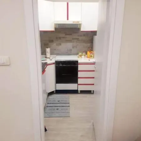 Cosy Near Centre 40 M² + Parking Apartment